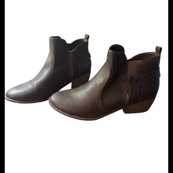 Guess Dark Brown Ankle Booties-NWOT - Picture 1 of 7